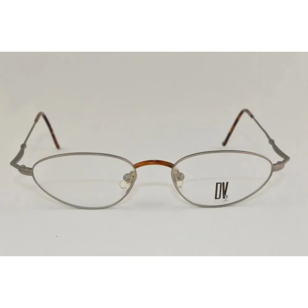 New Vintage De Ja Vu Eyewear Rx Frame w/case 890 Size:‎ 50-18-145 Color: Silver